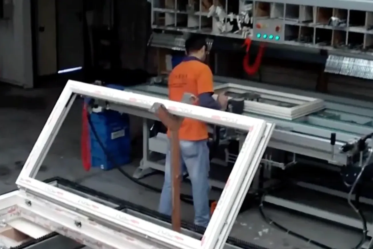 Curator doet aangifte tegen eigenaar failliet kozijnenbedrijf