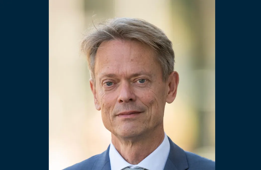 Wethouder Bastiaens speelt voor Sinterklaas