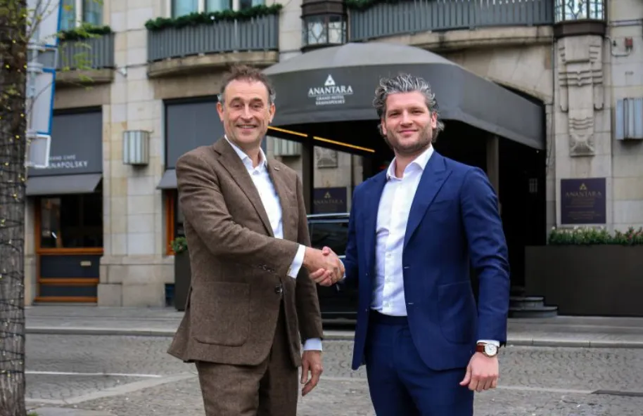 Charles van Goch verkoopt Mise en Place