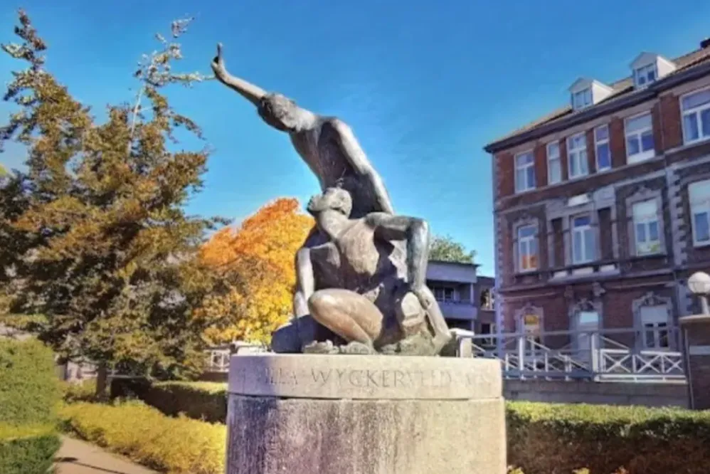 Nieuwe replica monument voor Stoottroepers