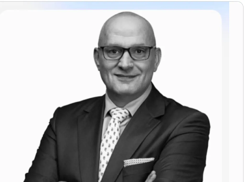 Paul van de Kandelaar van D66 naar SAB