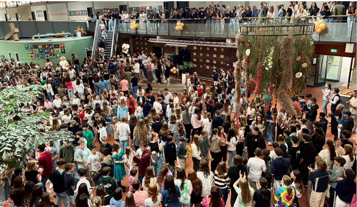 Docent Bernard Lievegoed weggestuurd na uitlekken seksfilmpje