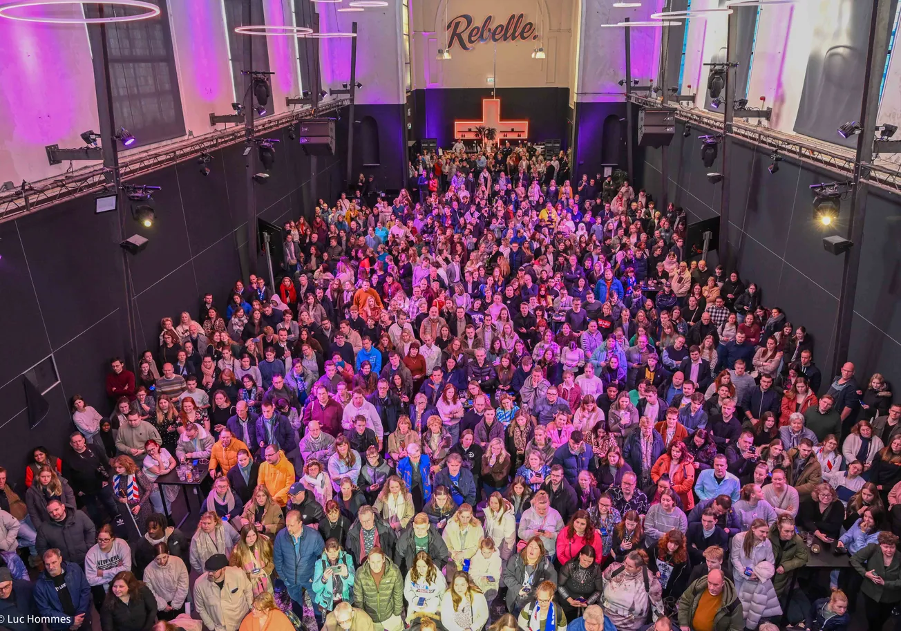 In de rij voor ontslagen acteur