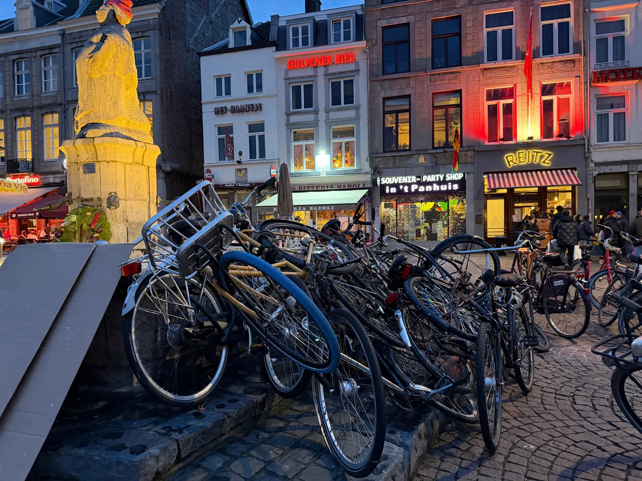 "Mam, ben wat later, moet mijn fiets nog pakken..."