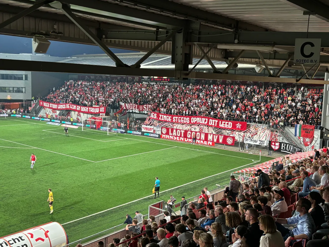 Voetballen boven en onder je stand