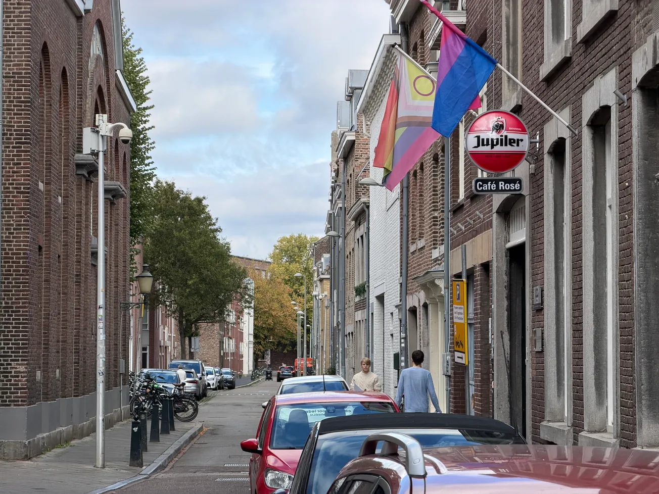 Toch weer onderzoek naar afstoten Wonen boven winkels